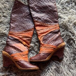 Vintage early 2000 Chic Brown and Orange Leather Fish Scale Boots